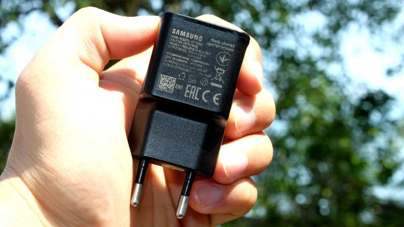 Đây là hai thứ bị lược bỏ trên dòng Galaxy S21, hy vọng Samsung sẽ không áp dụng điều này khi mở bán ở Việt Nam Đây là hai thứ bị lược bỏ trên dòng Galaxy S21, hy vọng Samsung sẽ không áp dụng điều này khi mở bán ở Việt Nam