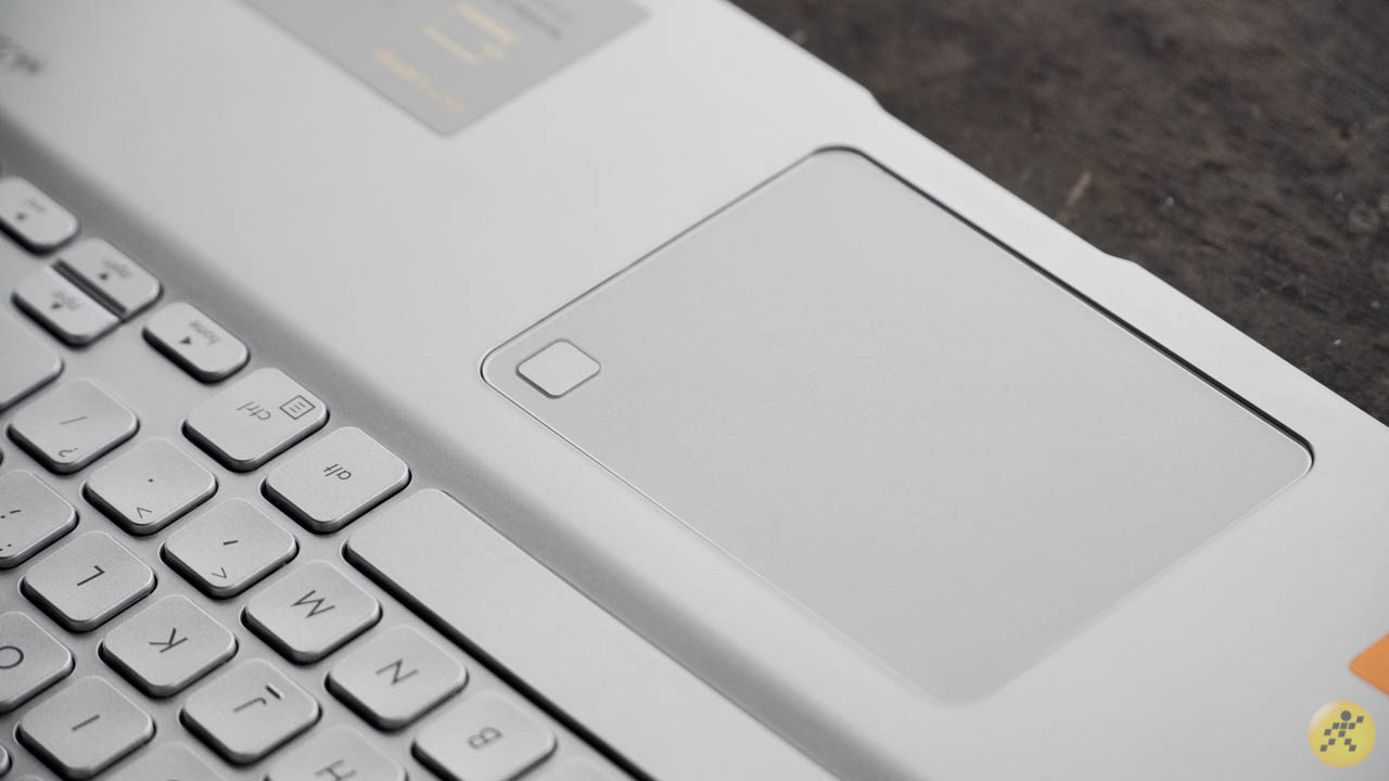 Bàn di chuột được tích hợp cảm biến vân tay