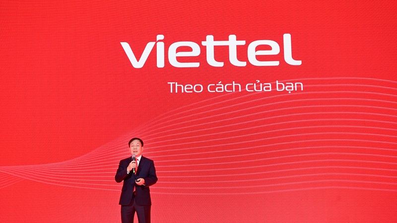 Viettel thay áo mới với logo đỏ rực Viettel thay áo mới với logo đỏ rực