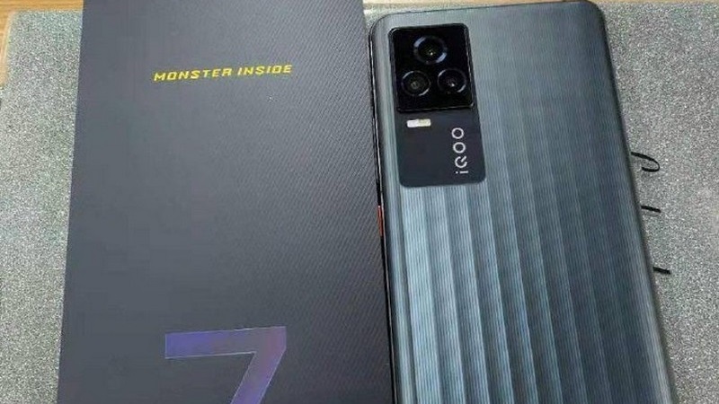 iQOO 7 tích hợp chip khủng Snapdragon 888, sạc siêu tốc 120W vừa lộ ảnh thực tế với mặt sau khá độc đáo