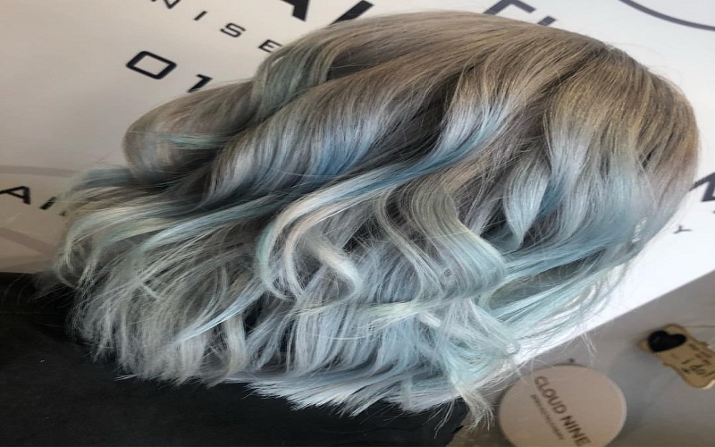Kiểu tóc nhuộm xám xanh sẽ mang đến cho bạn vẻ đẹp phóng khoáng và sự tự tin khi xuất hiện trước mọi người. Hãy ngắm nhìn những hình ảnh tuyệt đẹp để lựa chọn cho mình kiểu tóc ưng ý nhất.