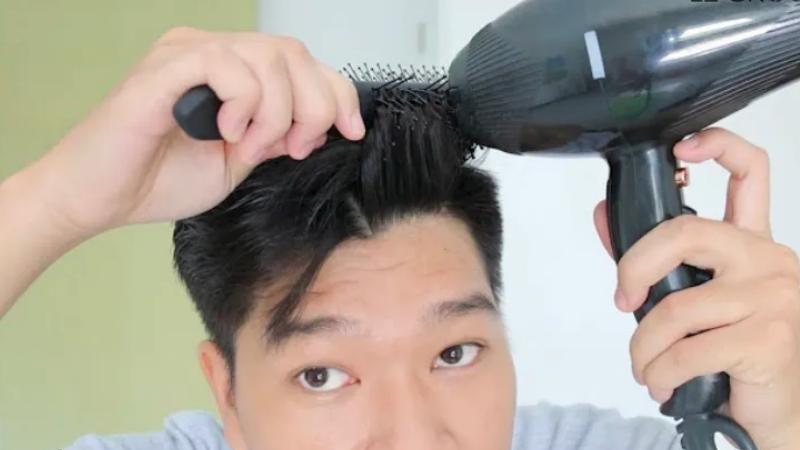 Cách sấy tóc nam vào nếp đẹp như salon