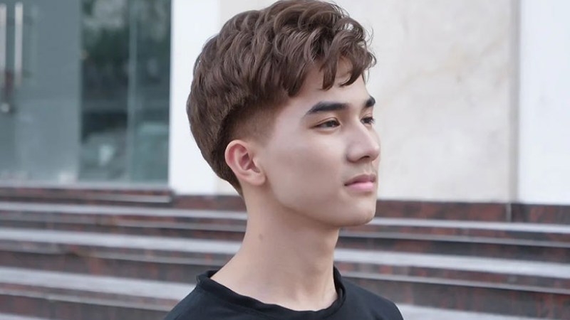 Tóc side part uốn phồng