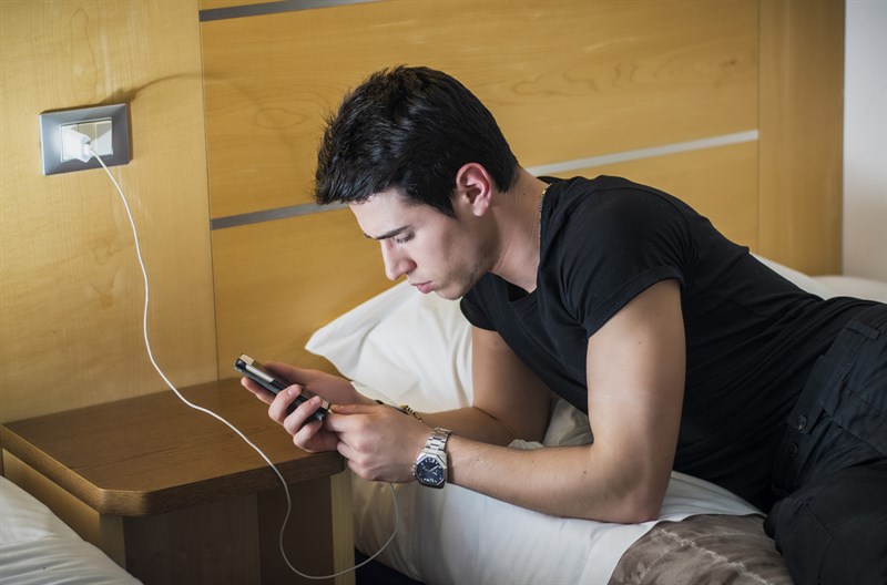 5 thói quen bạn nên bỏ ngay để không gây hại cho điện thoại và laptop