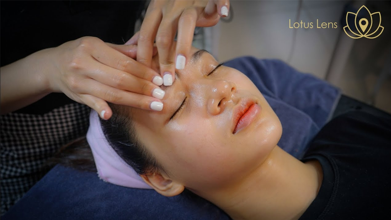 Facial Massage For Women