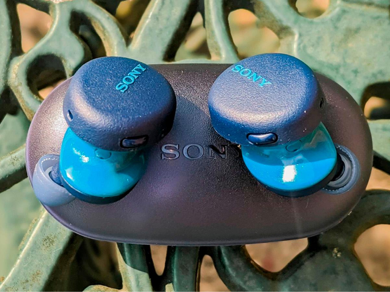 Tai nghe Sony WF-XB700 được làm từ chất liệu nhựa, giống với chất liệu làm hộp kén Tai nghe Sony WF-XB700 được làm từ chất liệu nhựa, giống với chất liệu làm hộp kén