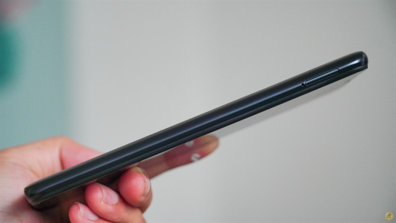 Cạnh trái của Xiaomi Redmi 9T Cạnh trái của Xiaomi Redmi 9T