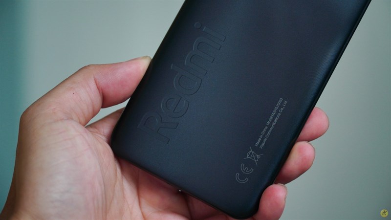 Logo Redmi được in nổi trên Xiaomi Redmi 9T Logo Redmi được in nổi trên Xiaomi Redmi 9T