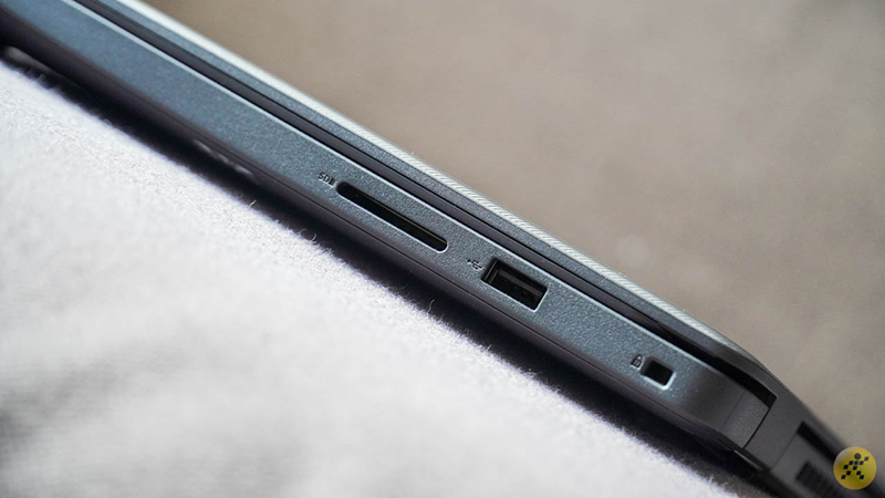 Cạnh phải của Dell Vostro 3401