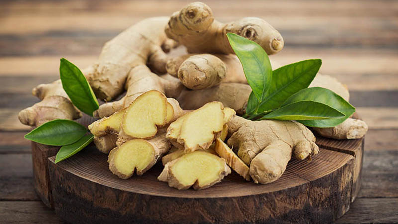Gừng có vị cay, tính ấm và chứa nhiều vitamin