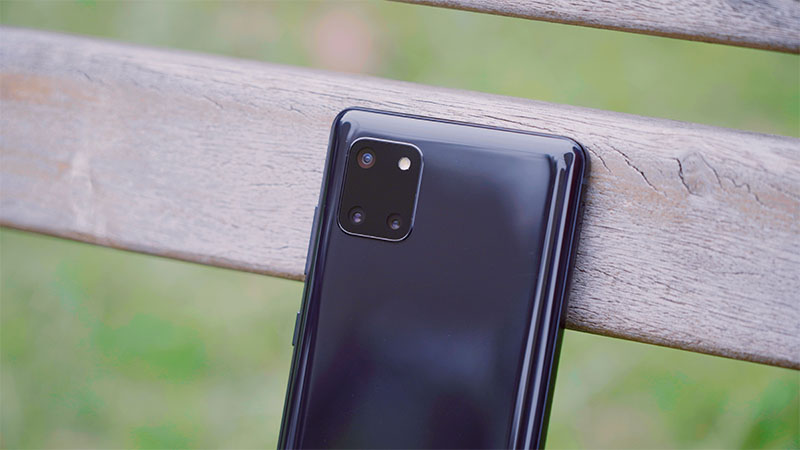 Smartphone Samsung camera trước 32 MP