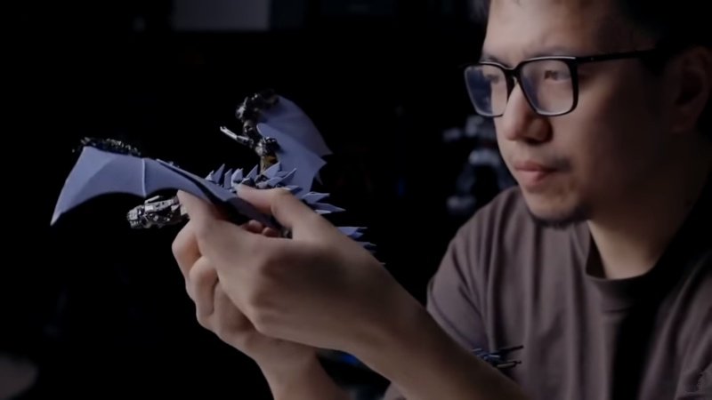 Tháo tung Xiaomi Mi 11 và ráp lại thành một tác phẩm cơ khí hình rồng hết sức ấn tượng