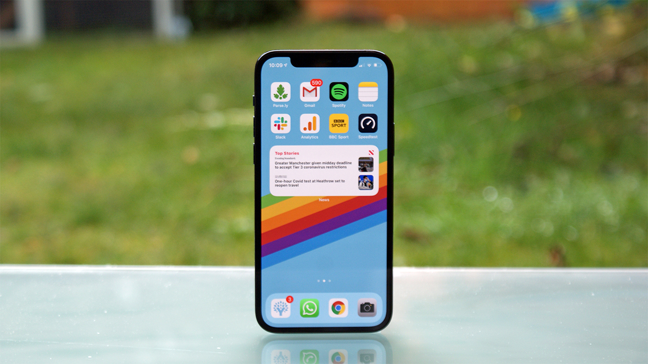 iPhone 12 Pro cho màn hình sắc nét