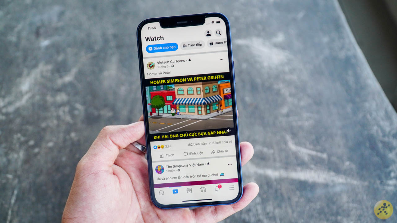 Phần tai thỏ khá thô ở mặt trước iPhone 12 làm giảm đi khá nhiều diện tích hiển thị Phần tai thỏ khá thô ở mặt trước iPhone 12 làm giảm đi khá nhiều diện tích hiển thị
