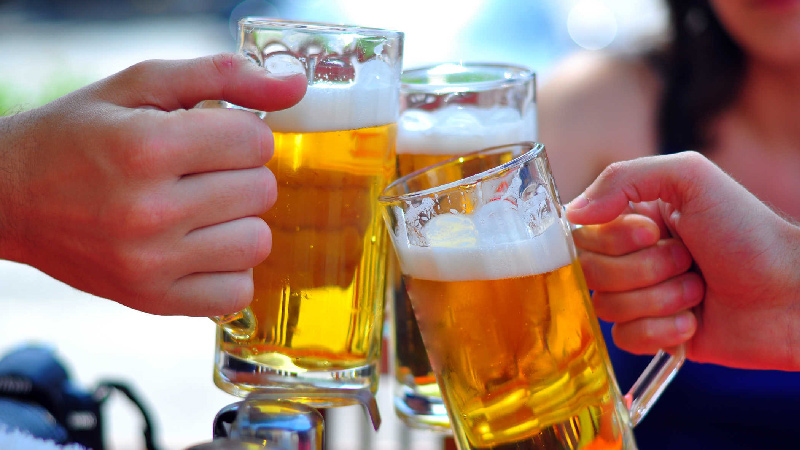 Người ta thường nói uống bia rượu cho ấm bụng, điều này có đúng không?