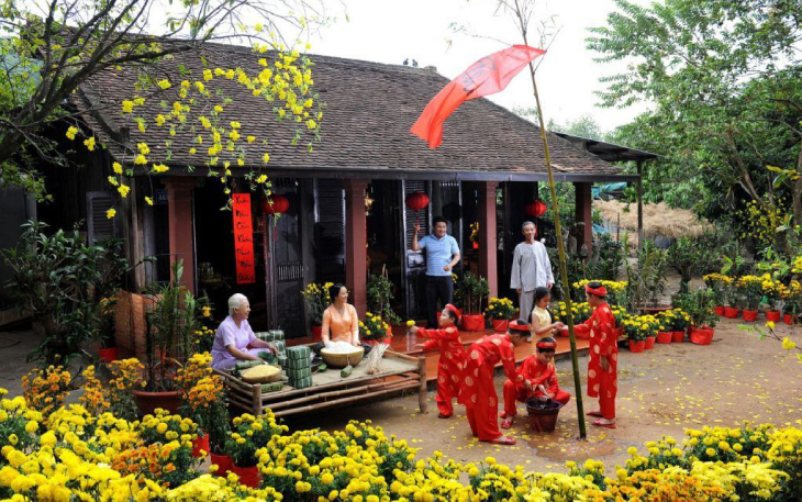 Tết Nguyên Đán không chỉ là ngày lễ truyền thống quan trọng nhất của Việt Nam mà còn là dịp để cả gia đình quây quần bên nhau và tôn vinh những giá trị văn hóa-đạo đức. Hãy tham khảo hình ảnh để cảm nhận sự ấm cúng và ý nghĩa đặc biệt của ngày Tết này.