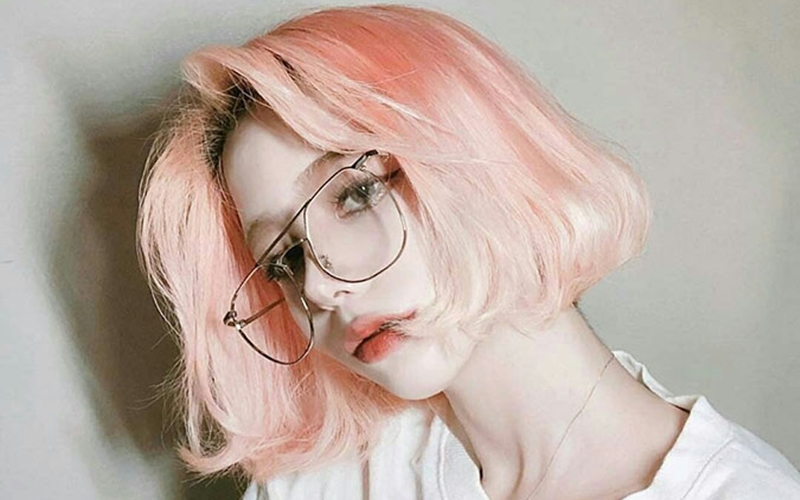 Với kiểu tóc nhuộm hồng pastel, bạn sẽ trở thành một người đầy nữ tính và lãng mạn. Kiểu tóc này sẽ giúp làn da trở nên trắng sáng, mái tóc bồng bềnh cũng như màu sắc kết hợp tạo nên vẻ đẹp tinh tế, dịu dàng. Hãy khám phá những hình ảnh thú vị với kiểu tóc nhuộm hồng pastel.