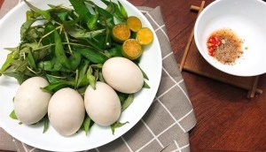 Cuối năm ăn trứng vịt lộn xả xui? Cách chọn trứng vịt lộn non, già