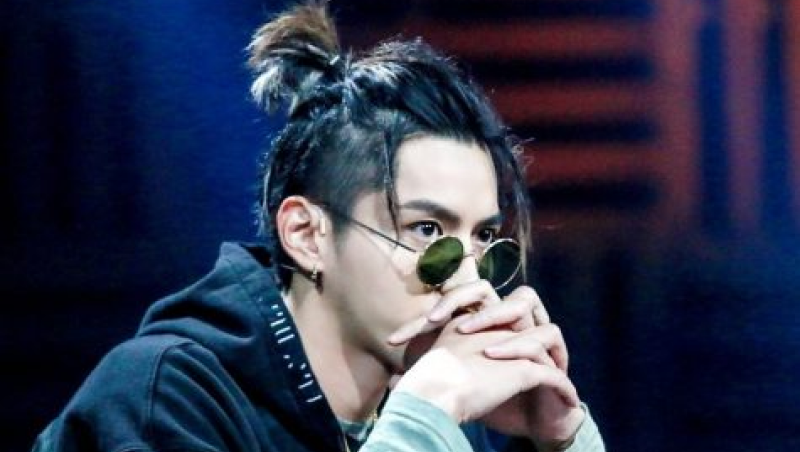 22 Kiểu Tóc Man Bun Đẹp Nhất Nam Giới Không Thể Bỏ Lỡ - ALONGWALKER