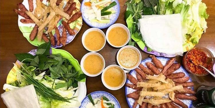 Món nem nướng ở Đà Lạt