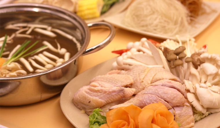 Cách nấu lẩu gà nấu nấm ấm nóng bổ dưỡng cho cả gia đình