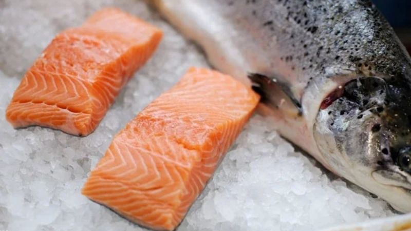 Cá hồi đông lạnh có hàm lượng dinh dưỡng như cá hồi tươi