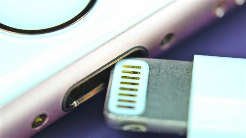 Vệ sinh cổng sạc iPhone Vệ sinh cổng sạc iPhone
