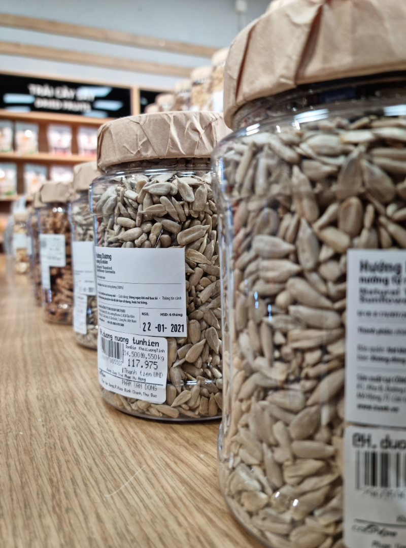 Ảnh chụp tự động trong điều kiện ánh sáng phức tạp ở trong nhà. Ảnh chụp tự động trong điều kiện ánh sáng phức tạp ở trong nhà.