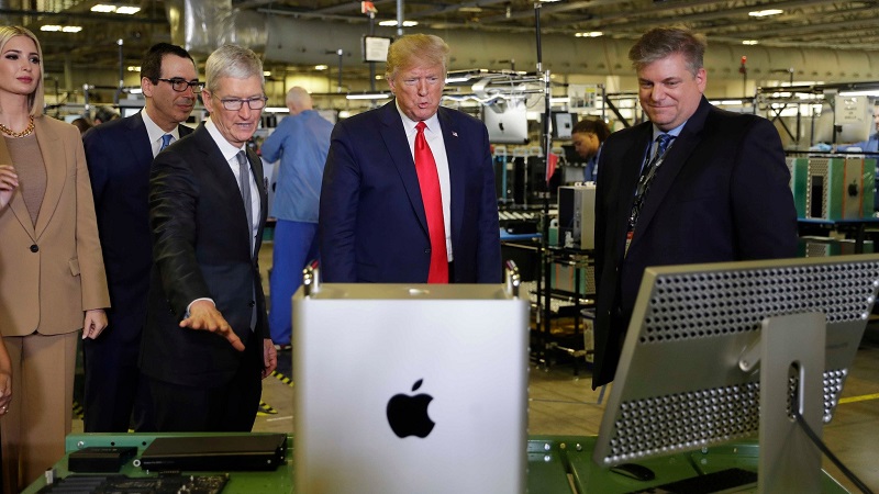 CEO Tim Cook đã tặng cựu Tổng thống Mỹ Donald Trump chiếc Mac Pro 2019 đầu tiên trị giá hơn 130 triệu đồng CEO Tim Cook đã tặng cựu Tổng thống Mỹ Donald Trump chiếc Mac Pro 2019 đầu tiên trị giá hơn 130 triệu đồng