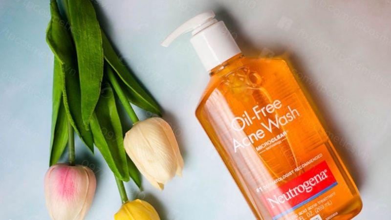 Sữa rửa mặt Neutrogena Oil Free Acne Wash