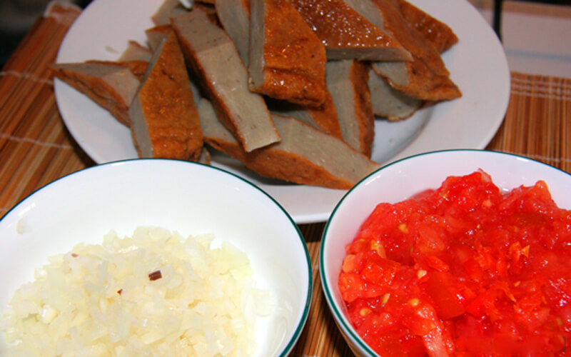 How to make delicious fish cake with tomato sauce