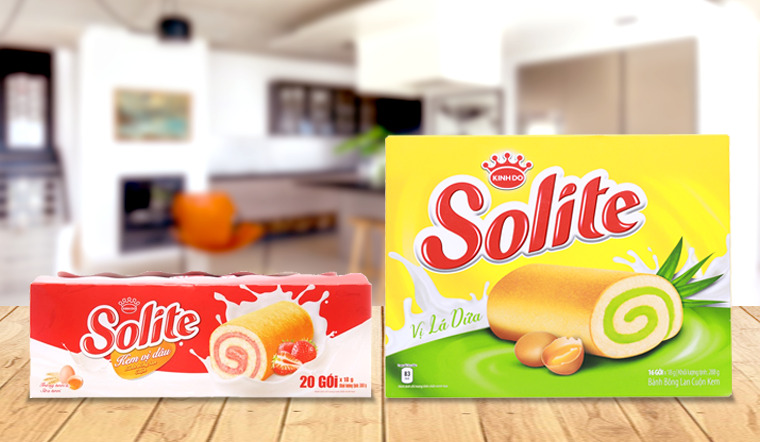 Review 2 hương vị bánh bông lan cuộn kem Solite vị lá dứa và dâu, loại nào ngon?