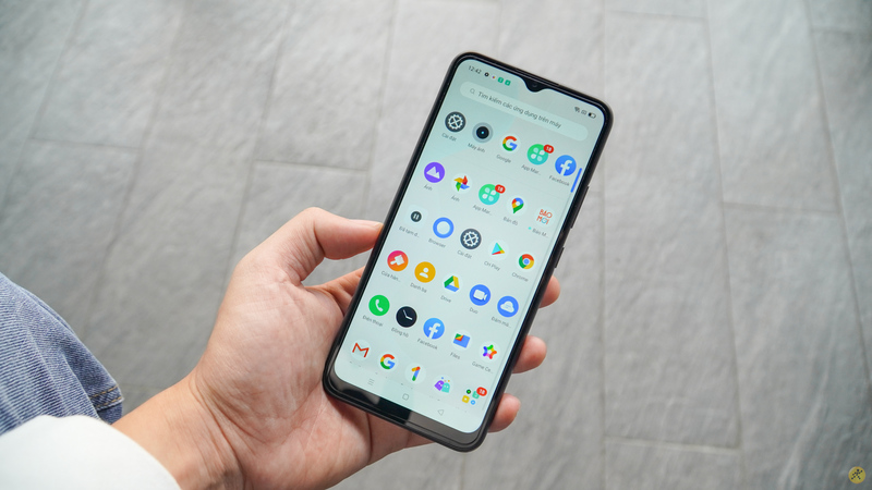 Realme C20 dù sử dụng các tác vụ thông thường nhẹ nhàng nhưng vẫn có tình trạng giật lag, nóng máy.