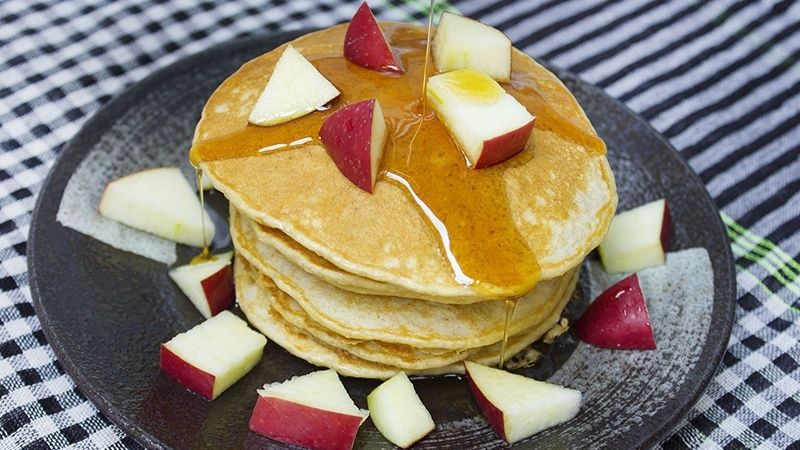 Bánh pancake yến mạch và trái cây cho bữa sáng eat clean