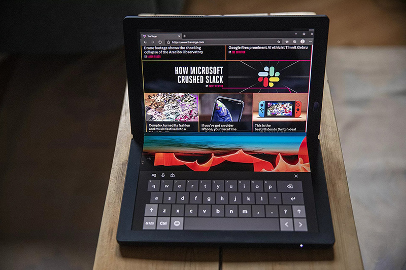 Lenovo ThinkPad X1 Fold dùng ở dạng mini laptop Lenovo ThinkPad X1 Fold dùng ở dạng mini laptop