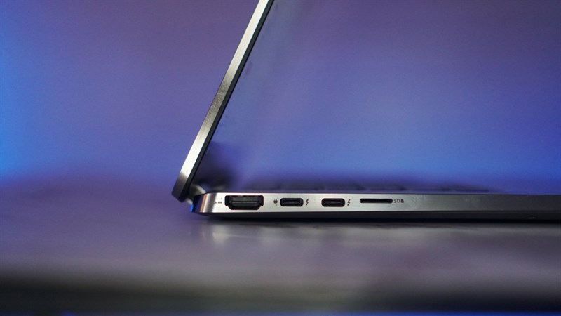 The left edge of the Dell Latitude 9510 The left edge of the Dell Latitude 9510