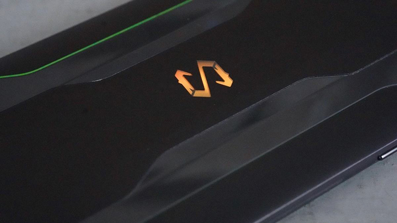 Black Shark 4 có viên pin lớn và sạc nhanh 120 W giúp đầy pin nhanh hơn