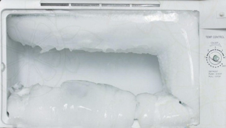 Regularly defrost the refrigerator