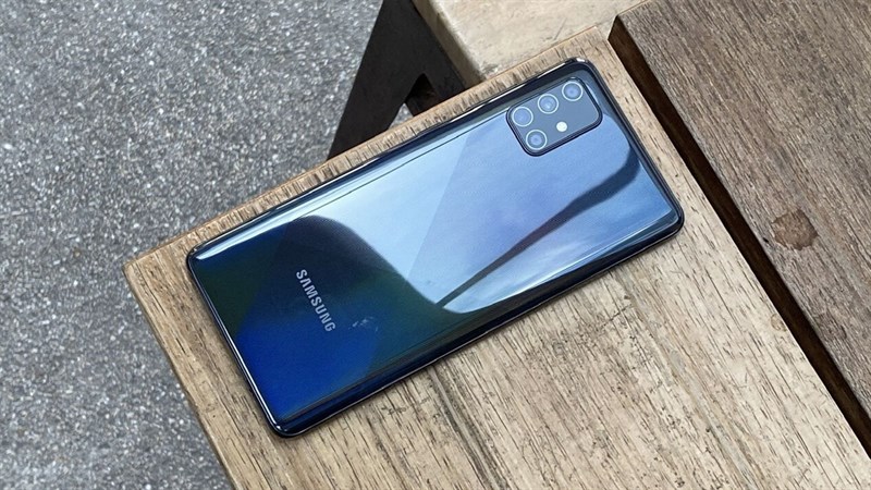 Samsung Galaxy A72 4G vừa được xác nhận sẽ có pin dung lượng tới 5.000mAh và hỗ trợ sạc nhanh 25W Samsung Galaxy A72 4G vừa được xác nhận sẽ có pin dung lượng tới 5.000mAh và hỗ trợ sạc nhanh 25W