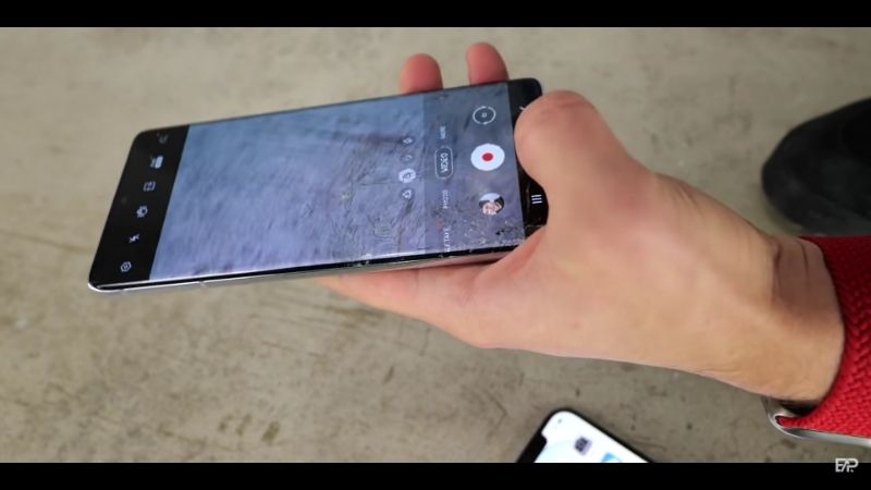 Màn đo độ bền khá đau 'thận' giữa Galaxy S21 Ultra và iPhone 12 Pro Max: Thiết bị của Samsung bất ngờ chiếm ưu thế Màn đo độ bền khá đau 'thận' giữa Galaxy S21 Ultra và iPhone 12 Pro Max: Thiết bị của Samsung bất ngờ chiếm ưu thế