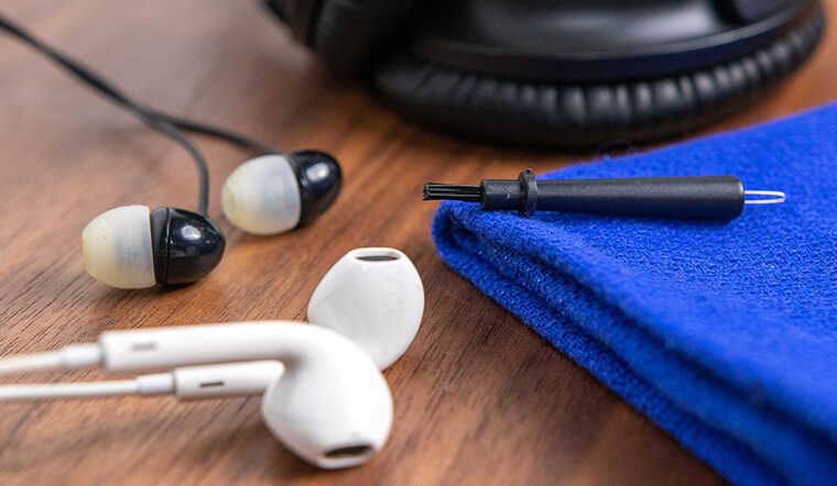 Bạn đã biết cách vệ sinh tai nghe điện thoại đúng cách chưa?