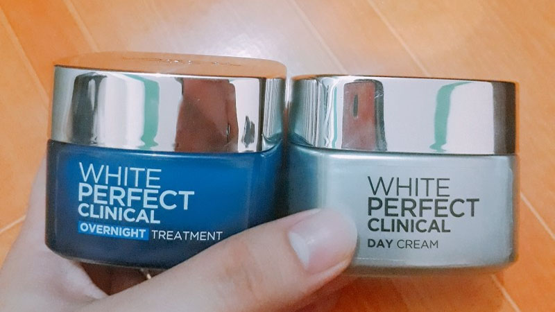 Kem dưỡng trắng da mặt ban ngày và đêm White Perfect Clinical của L'Oreal Paris