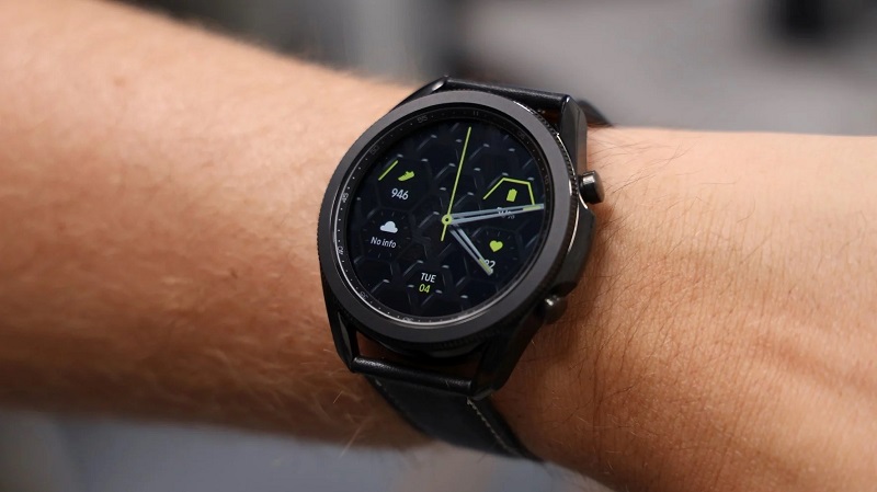 Galaxy Watch 3 lại mang thiết kế cổ điển.