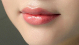 5 bước dưỡng môi hồng tự nhiên cuốn hút không cần son
