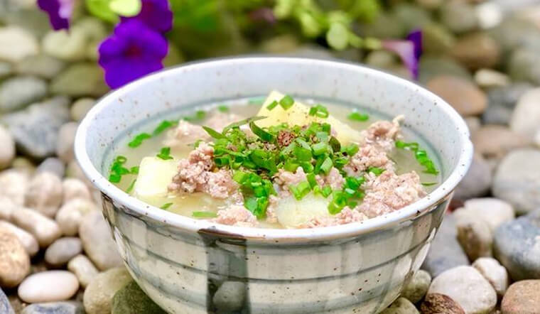 Thử ngay món canh khoai từ thanh đạm nhưng vẫn đầy đủ dưỡng chất cho cả gia đình