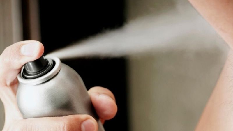 Dùng sản phẩm khử mùi vào ban đêm