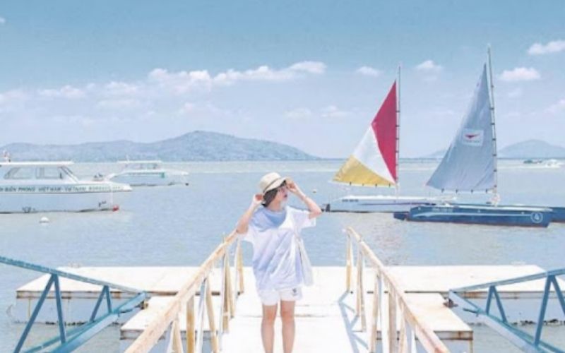 Bến du thuyền Marina