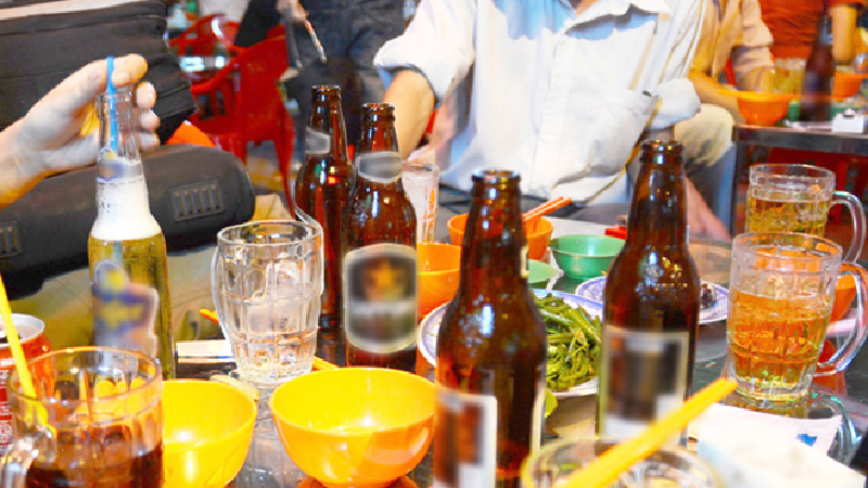 Kết hợp nhiều loại bia rượu còn gây ảnh hưởng đến việc tạo men tiêu hóa