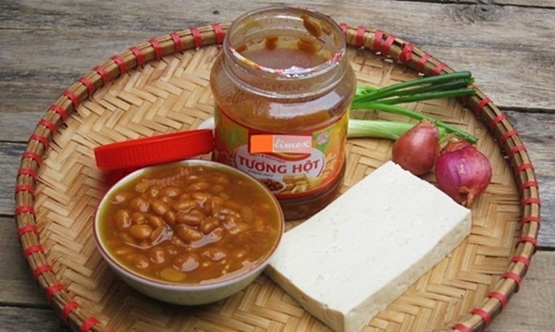 Nguyên liệu chuẩn bị cho món đậu hũ chưng tương Nguyên liệu chuẩn bị cho món đậu hũ chưng tương