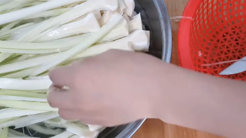 Cách chế biến món dưa bồn bồn muối chua